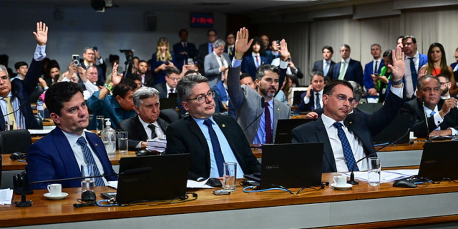 CCJ do Senado isenta armas e refrigerantes do Imposto Seletivo