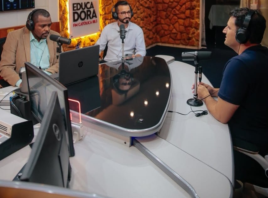 Em entrevista à Rádio Educadora, Orleans Brandão defende campanha de propostas e afirma que será o governador das oportunidades