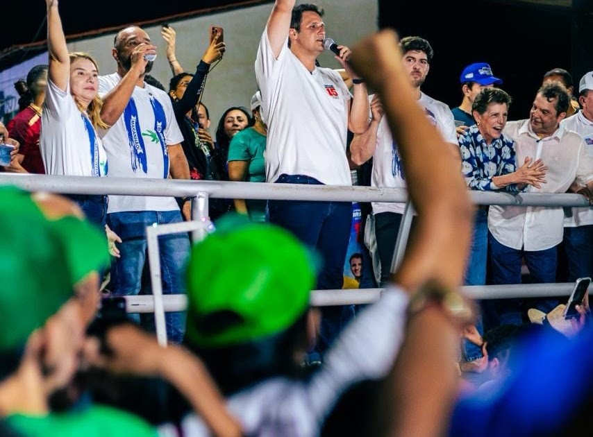 Em Bacabal, “Arrastão da Vitória” com time de Roberto Costa reúne multidão em apoio a Orleans Brandão