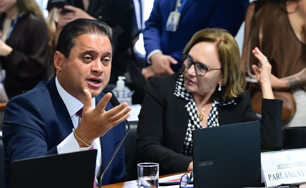 Weverton Rocha comemora a aprovação da PEC do 6x1 na CCJ e diz que a luta continua
